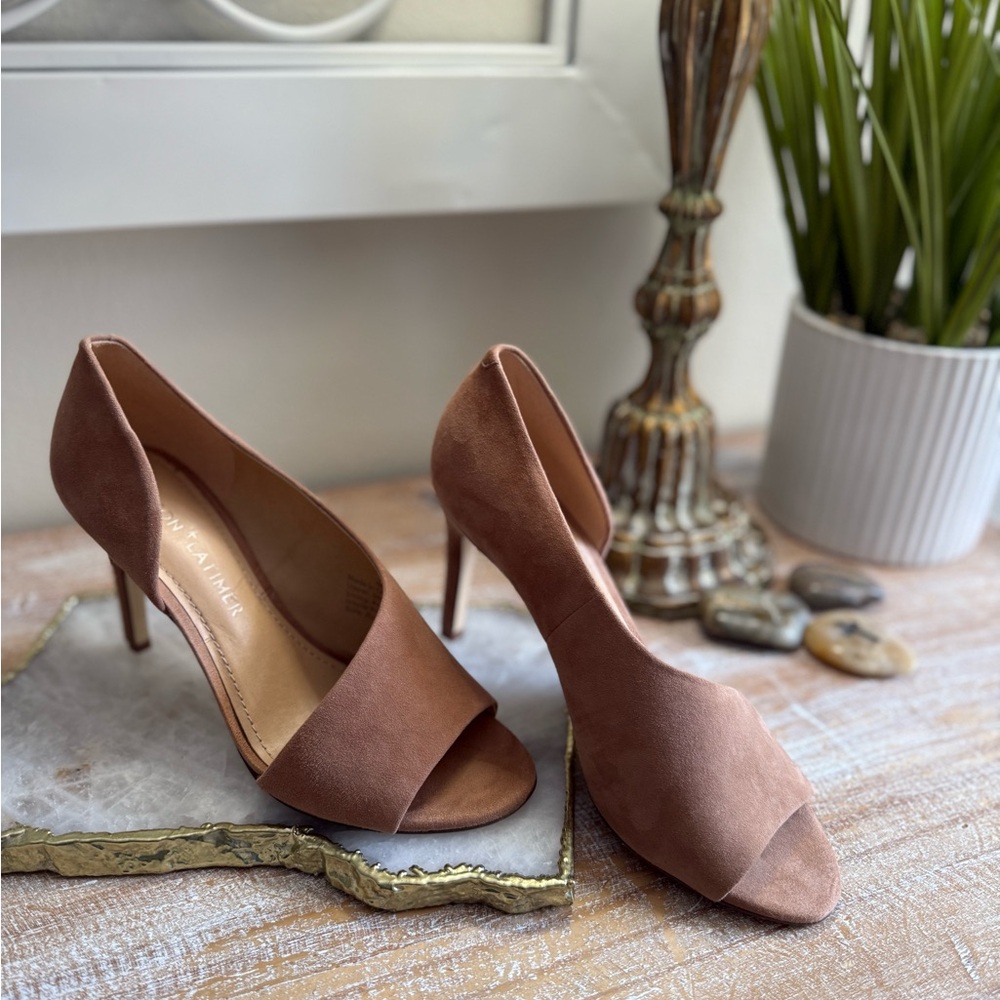 Like NEW Elegant Gibson & Latimer Sheep Suede Tan Women's Heels